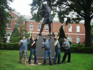 Team imitating a staute 