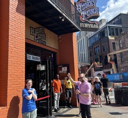 cityhunt scavenger hunt in nashville outside honky tonk